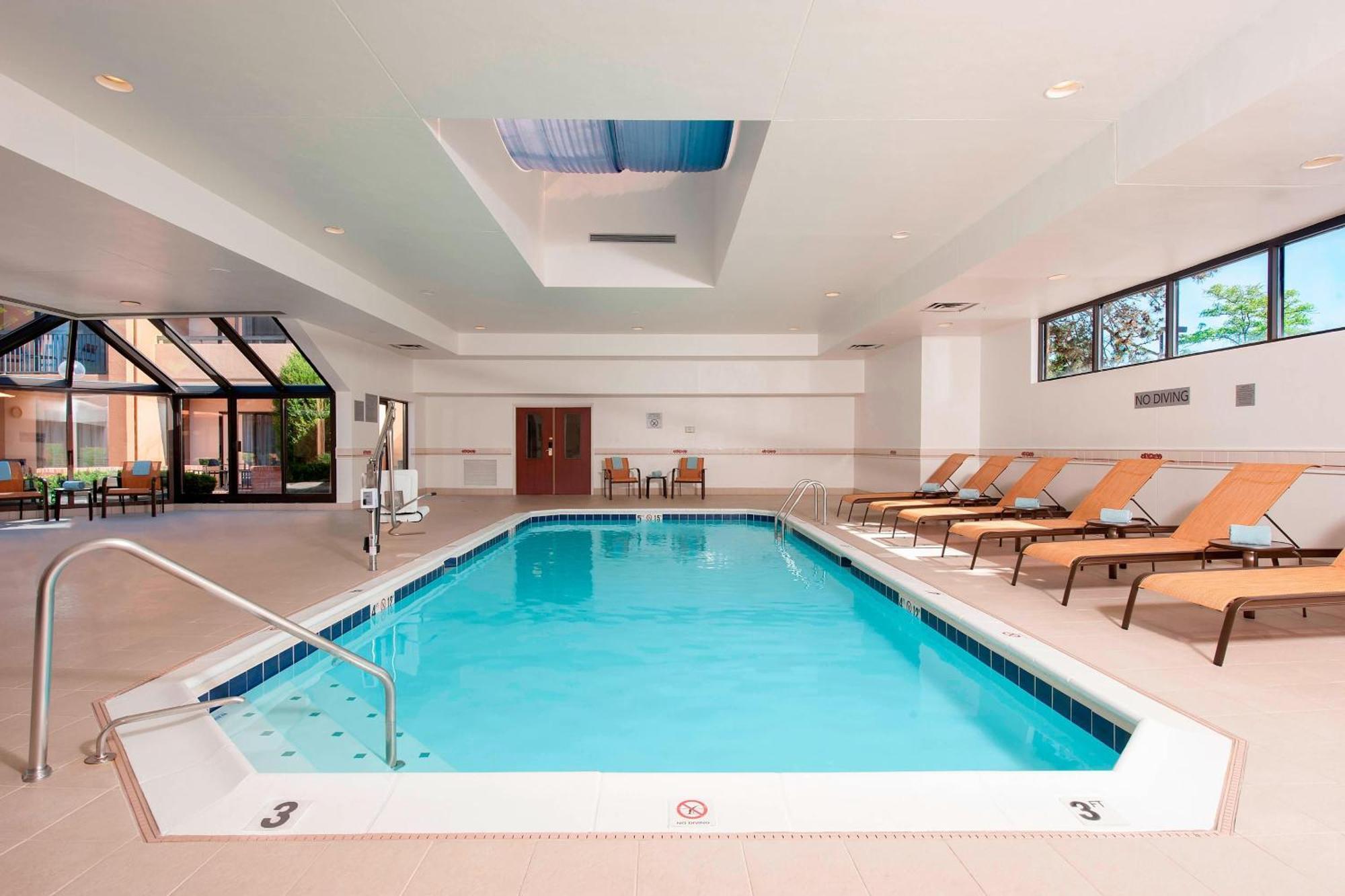 Courtyard Chicago Glenview/Northbrook Hotel Eksteriør billede